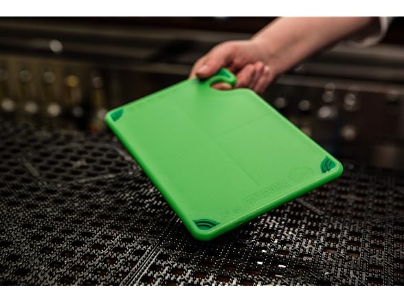 San Jamar Saf-T-Grip Cutting Board with Molded-in Ruler