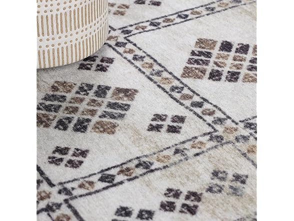 Superior 2'7"x6' Modern Diamond Border Rug