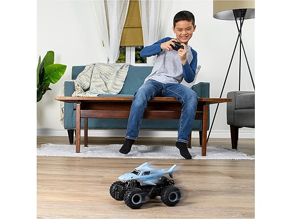 Monster Jam, Official Megalodon Remote Control