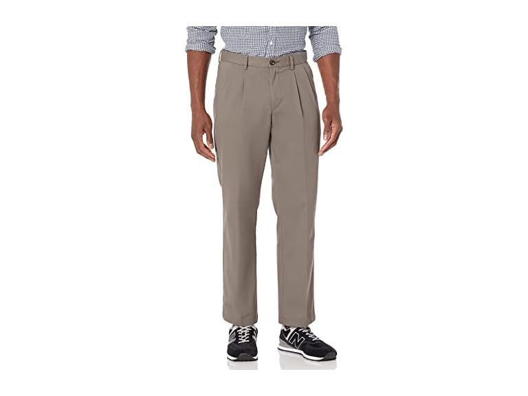 Amazon Essentials Men's Classic-Fit Wrinkle-Resistant Pleated Chino Pant (Available in Big & Tall), Dark Brown, 30W x 30L