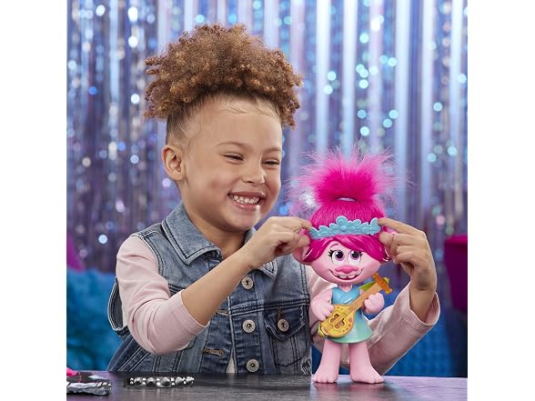 DreamWorks Trolls Pop-to-Rock Poppy Singing Doll
