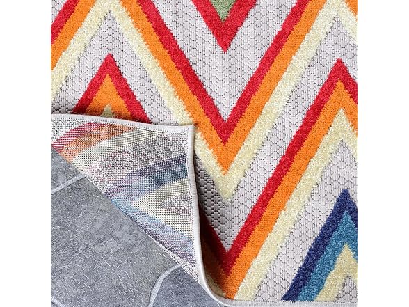 Superior Indoor/Outdoor Zig-Zag Rug