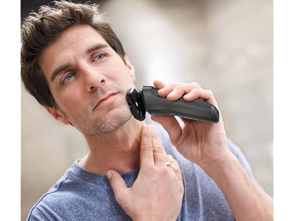 Philips Norelco Shaver 6600 with SenseIQ