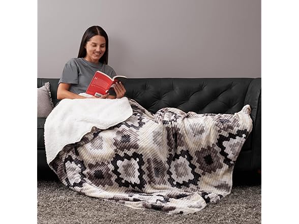 Northwest Ashford Cozy Silk Touch Nadira Ikat 60"x80"