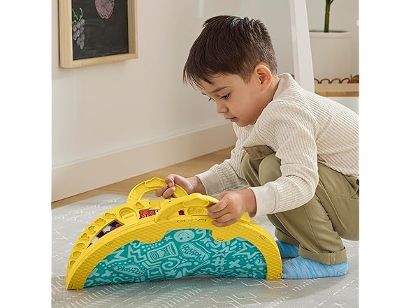 Play-Doh Fold & Go Playmat Starter Set