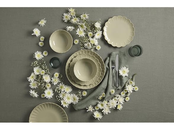 Lenox French Perle Scallop 18-Piece Dinnerware Set for 6