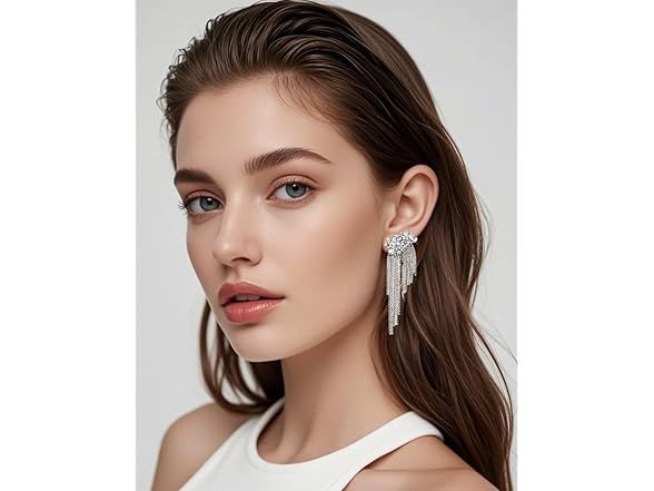 LOVE&CLOVER Black Dangling Earrings