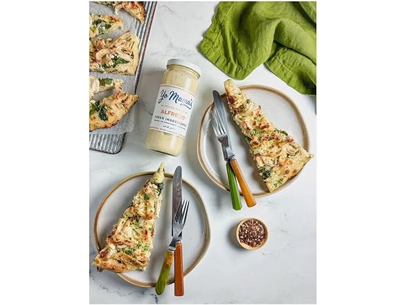 Creamy Alfredo Sauce by Yo Mama's Foods