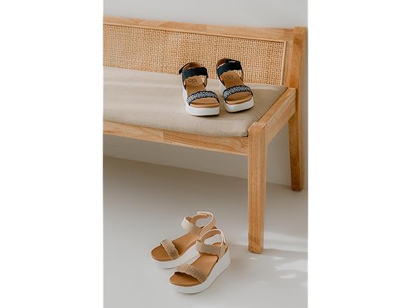 Daisy Fuentes Womens Wedge Sandals Fanita