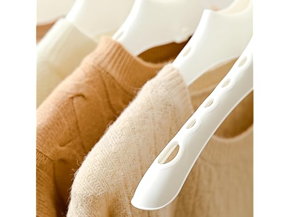 Cetomo Plastic Hanger 30 Pack, Wide Shoulder