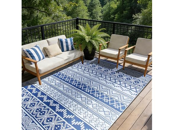 STRICKLANDHOME Outdoor Rug, Navy & White