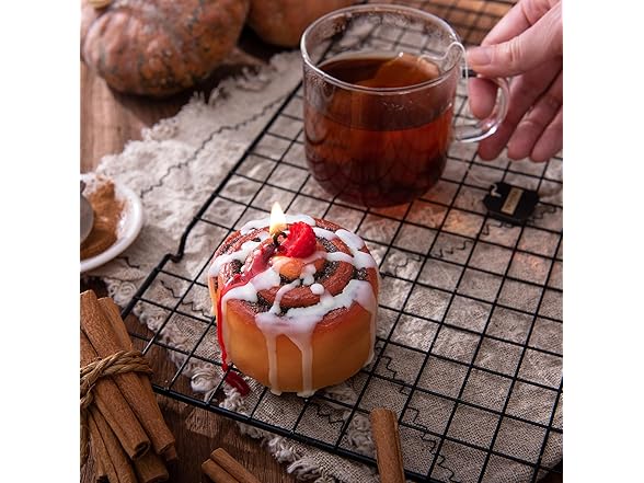 Raspberry Cinnamon Roll Candle