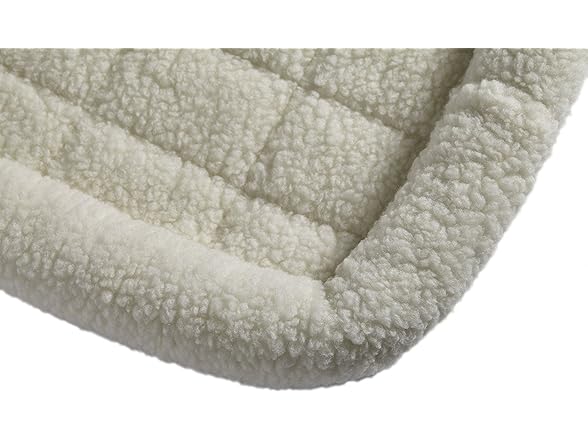 MidWest Homes for Pets 22L-Inch White Fleece Dog Bed