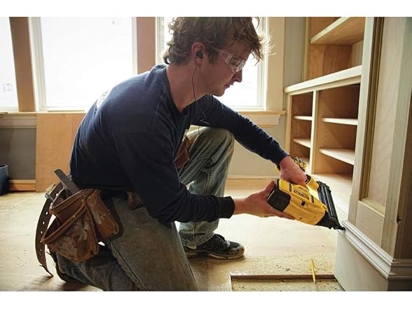 DEWALT DCN680D1 20V MAX Brad Nailer Kit, 18GA