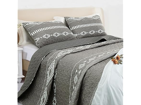 Whale Flotilla Queen Size Quilt Set