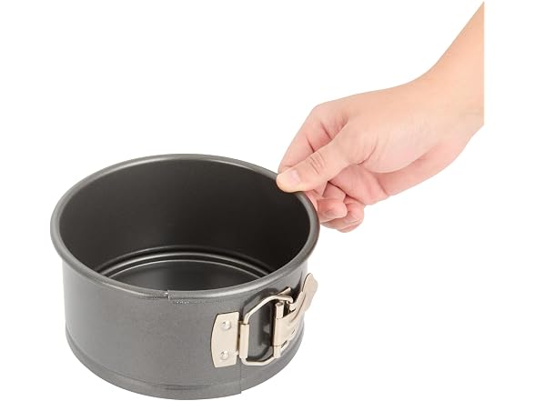Restaurantware Round Steel Springfoam Cake Pan