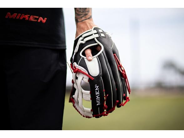 Miken PLAYERS SERIES Slowpitch Right Hand Softball Glove