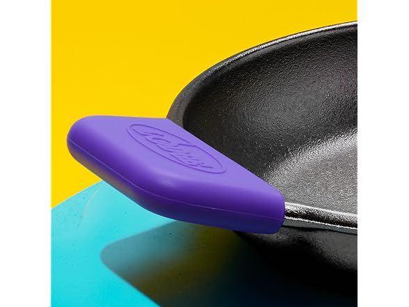 Lodge Bold Silicone Assist Handle Holder, Vivid Purple