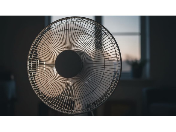 J&V Textiles 16" Oscillating Fan with Remote