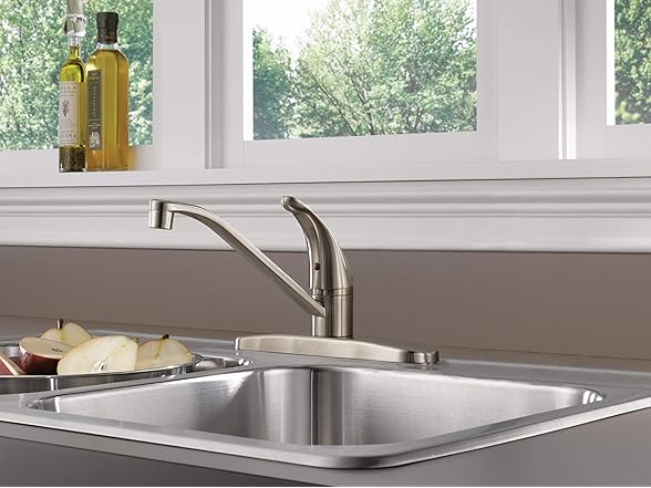 Single-Handle Kitchen Sink Faucet
