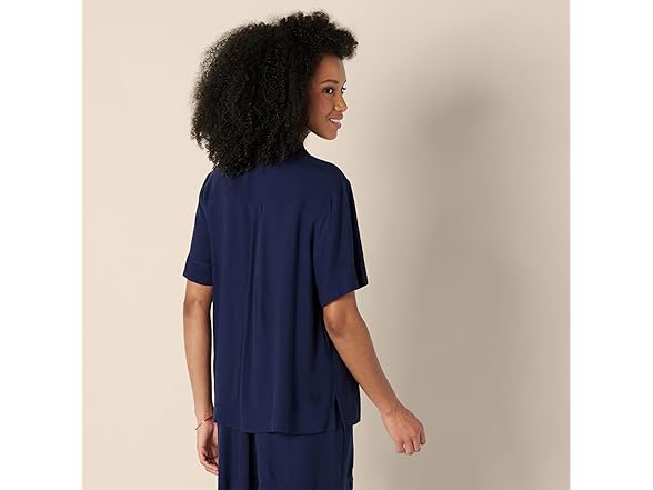 AE Womens RelaxedFit Button Down