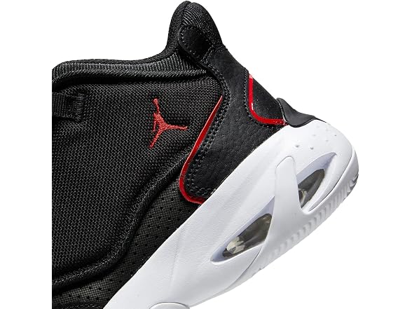 Jordan Max Aura 4 (Big Kid) Black/Univer