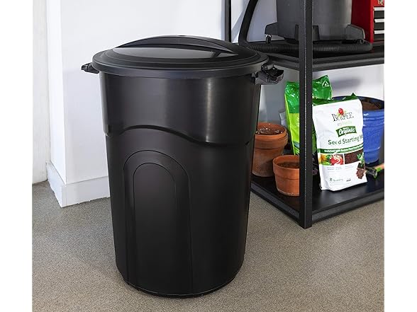 United Solutions 32 Gallon Outdoor Waste Garbage Bin