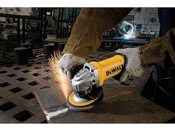 DEWALT DWE402 Angle Grinder, 4.5 Inch, 11 Amp