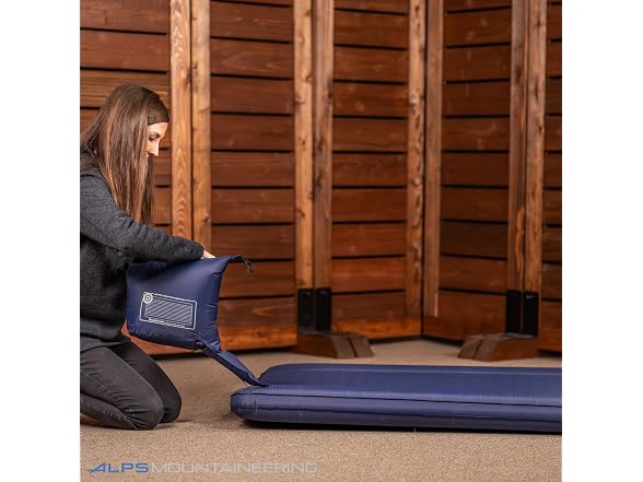 ALPS Mountaineering Quantum Insulated Air Mat