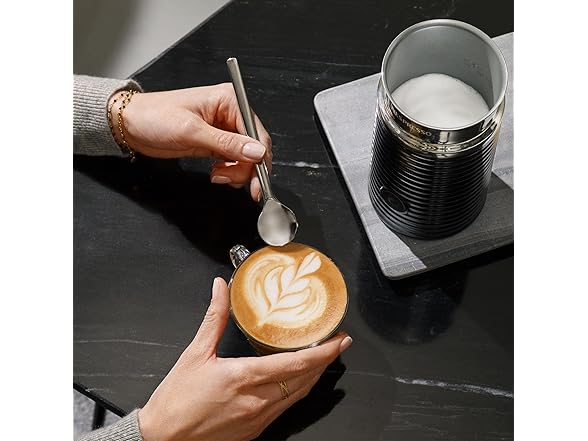 Nespresso Aeroccino 3 Milk Frother (S&D)