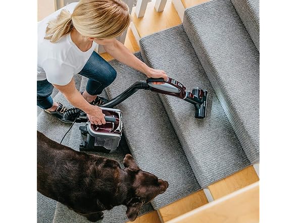 Shark Rotator Powered Lift-Away Deluxe Vacuum