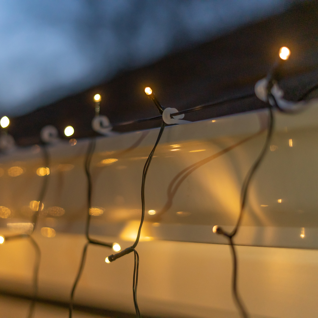 Droplite Solar 110 LED Curtain String Light - Gallery 13