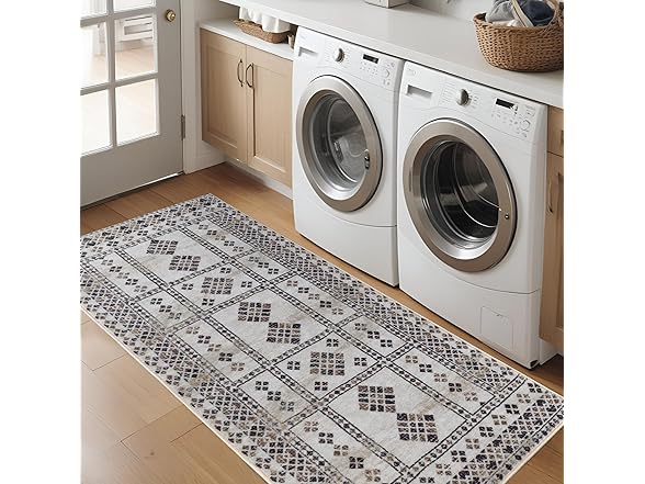 Superior 2'7"x6' Modern Diamond Border Rug