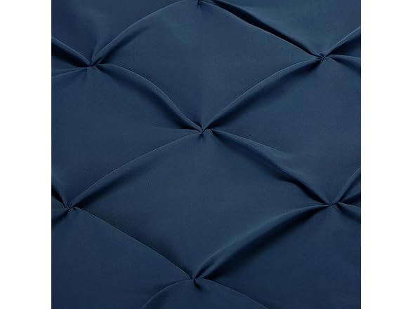 AmazonBasics Pinch Pleat Comforter Set
