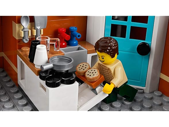 LEGO Corner Garage 10264