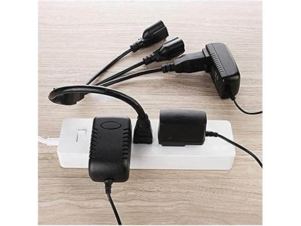 Qlfecle 1 to 3 Outlet Power Splitter