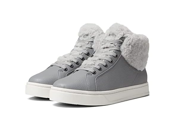 Koolaburra by UGG Women's Sundell Fuzz Chukka Sneaker (9.5)
