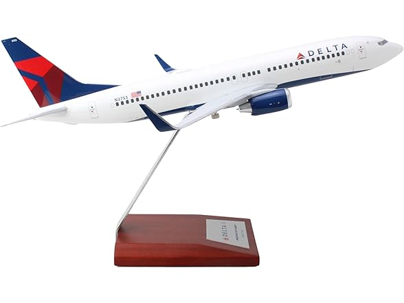 SkyMarks Elite 1:100 Scale Delta 737-800 Airplane Model