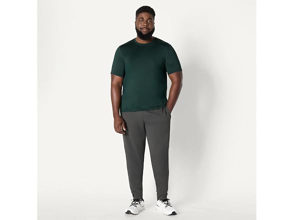 Amazon Essentials Men Tech Stretch T-shirt