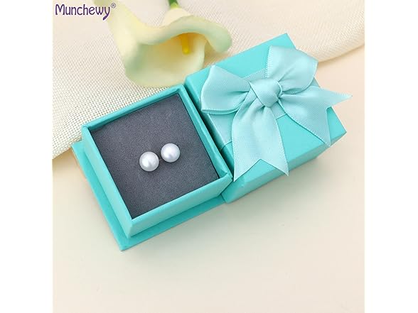 Munchewy Freshwater Pearl Studs (6.5-7mm)