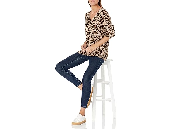 AE Womens RegularFit Lt LS VNeck Sweater