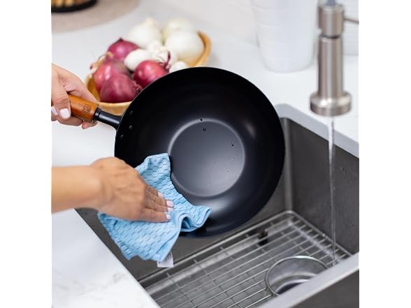 Joyce Chen 9.5-Inch Carbon Steel Stir Fry Pan