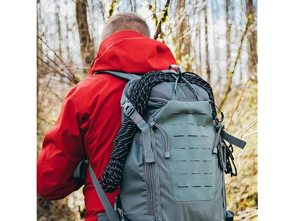 GEAR AID 1100 Paracord and Carabiner