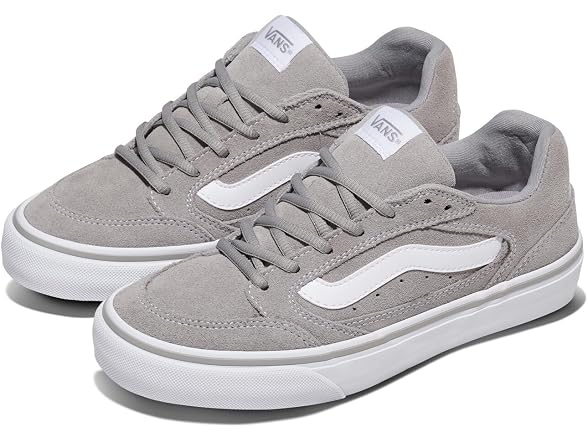 Vans Women Fairview Deluxe Low-Top Shoes