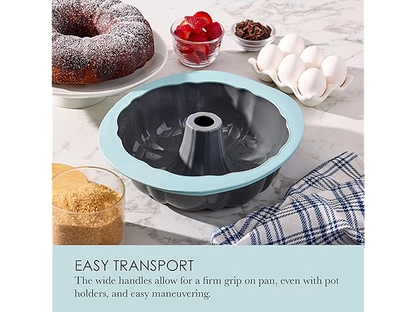 Chicago Metallic Silicone Fluted Cake Pan