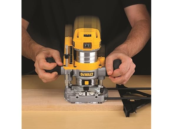 DEWALT DWP611PK Router Fixed/Plunge Base Kit