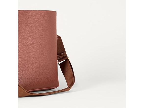 Amazon Essentials Women's Soft Bucket Shoulder Bag