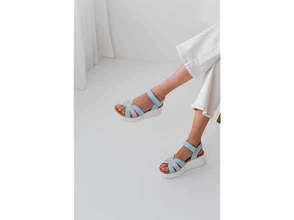 Daisy Fuentes Fatima Womens Wedge Sandals