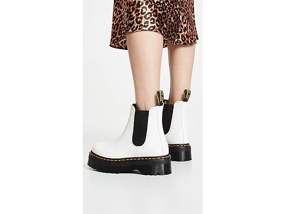 Dr. Martens 3040 Chelsea Boot 9 Men/10 Women (Open Box)