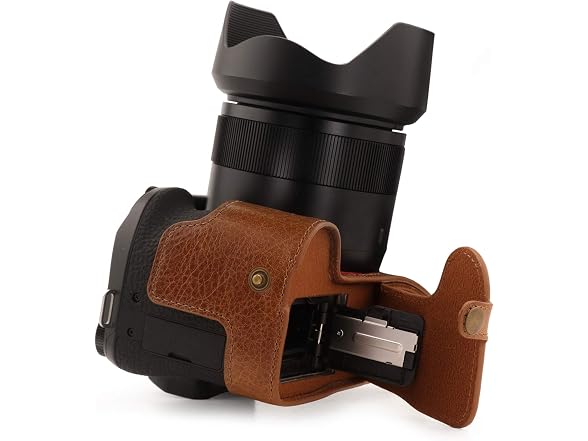 MegaGear Ever Ready Genuine Leather Camera Half Case